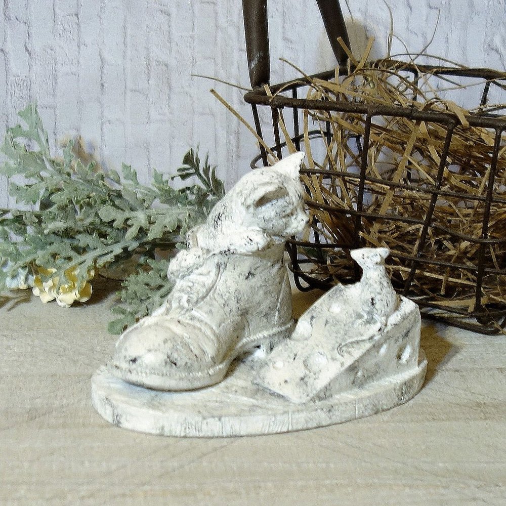 Farmhouse Decor Farm Cat with Mouse Barnyard Cats Decor Farmlife Farm Animals